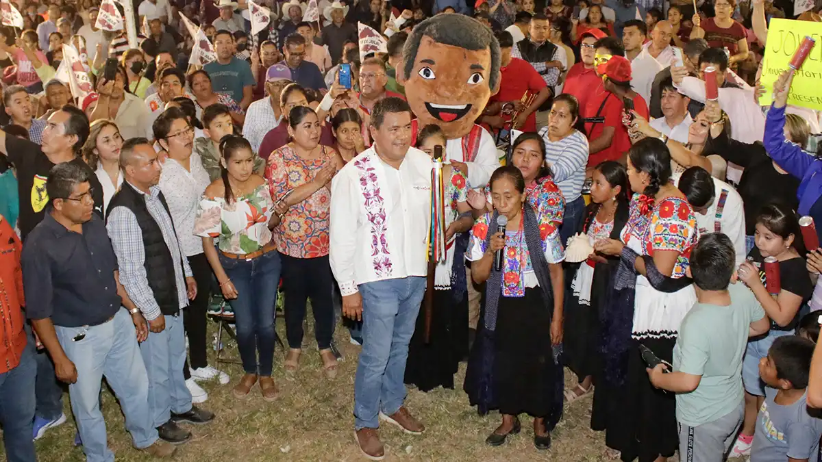 Julio Huerta se reunió con miles de simpatizantes en su municipio natal