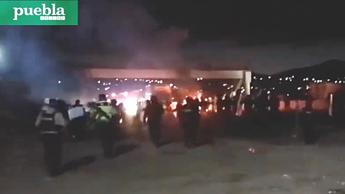 Desalojan a manifestantes de Tlahuapan por bloquear la autopista México-Puebla