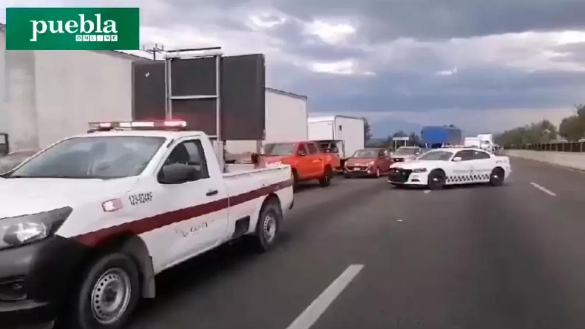 Otra vez pobladores de Tlahuapan bloquean la autopista México-Puebla