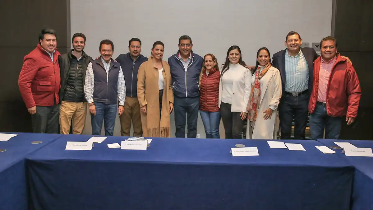 Sergio Salomón se reúne con precandidatos de Morena a la gubernatura de Puebla