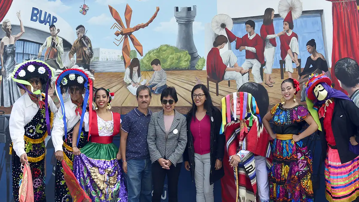BUAP inaugura el mural "CCU, 15 años de arte y cultura"