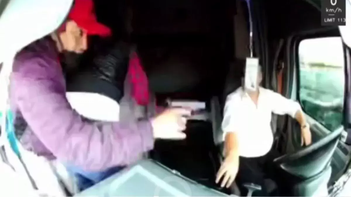 Por dar eventón, trailero es asaltado en la autopista México-Puebla