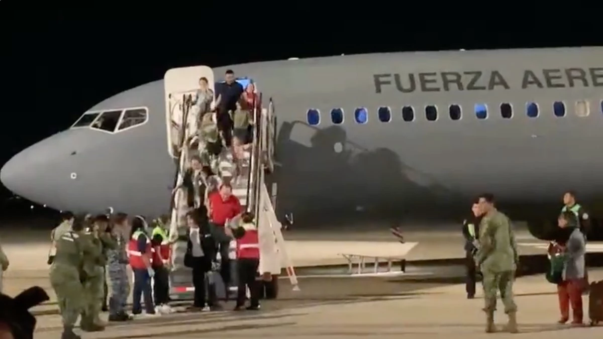 Llegan los primeros 135 mexicanos repatriados de Israel