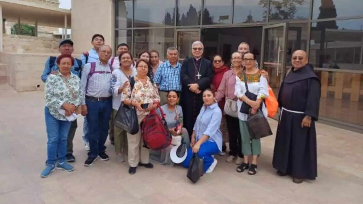 Regresan a Puebla 17 peregrinos que estaban varados en Israel