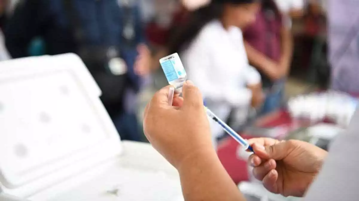 Inicia jornada de vacunación contra influenza y COVID-19 en Puebla
