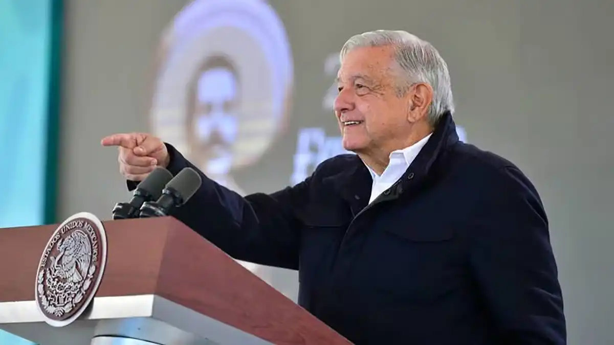 López Obrador felicita a Ebrard y le manda un abrazo