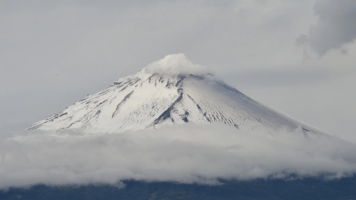 Popocatépetl luce nevado ante baja temperatura por Frente Frío 11