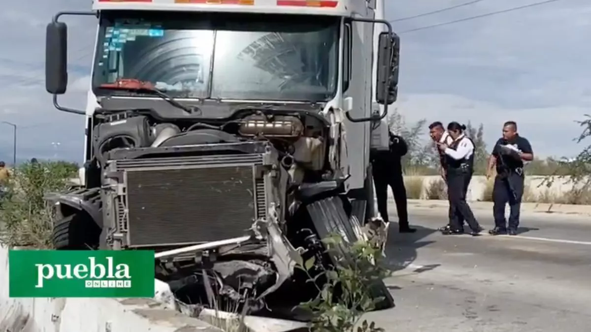 Persecución y balacera de camión robado en el Periférico de Puebla