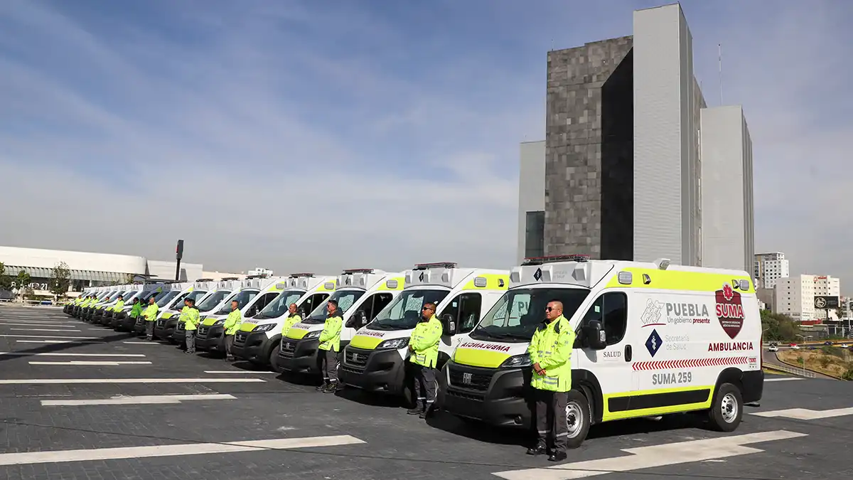 Sergio Salomón entrega ambulancias para fortalecer red hospitalaria y atención