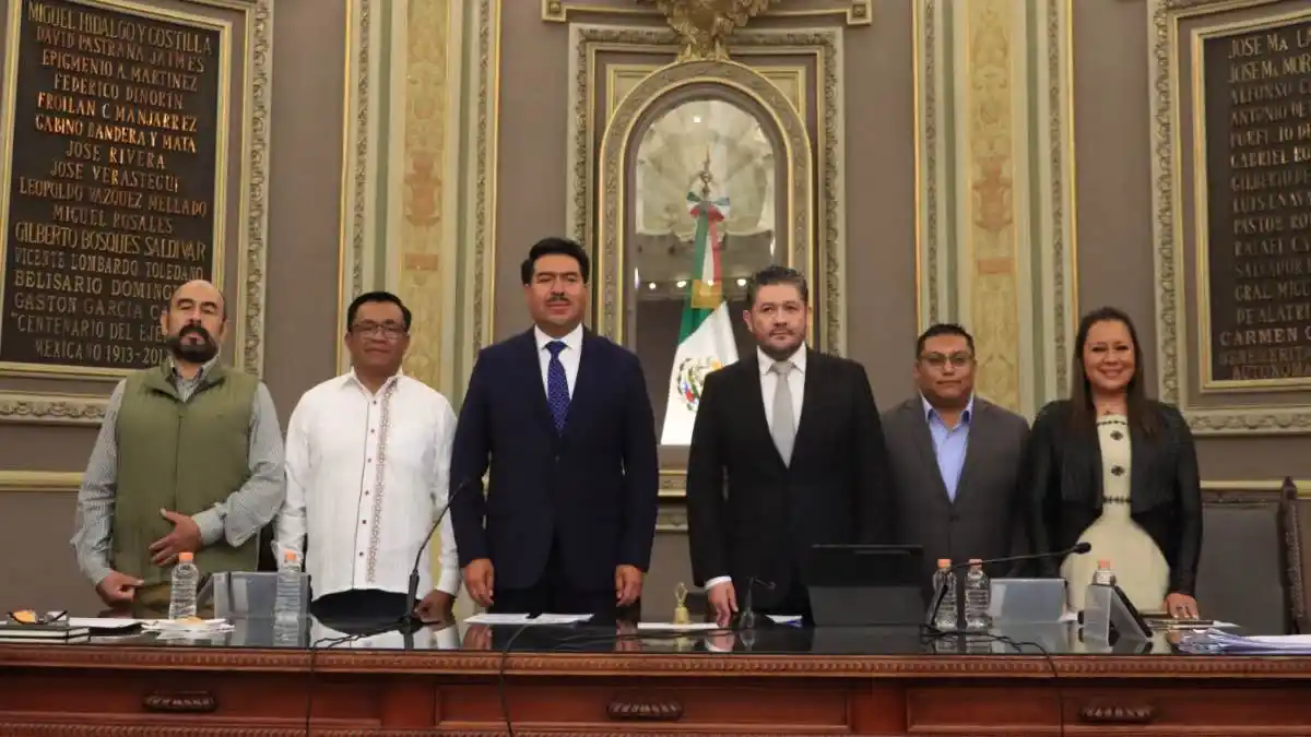 Congreso de Puebla recibe al secretario de SEGOB para comparecencia