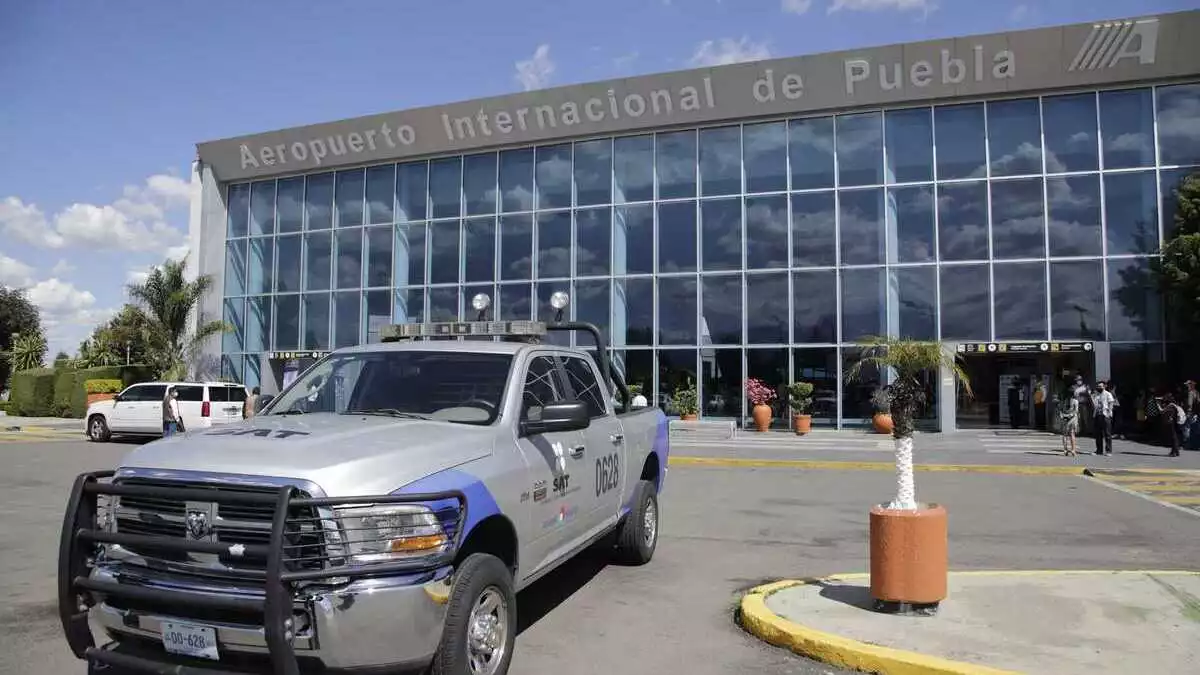 Aeropuerto de Puebla suspendió vuelos por presencia de ceniza del Popo