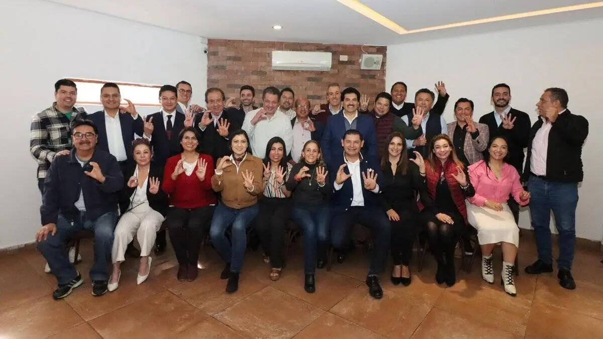 Armenta se reúne con aspirantes a candidatos a edil de Puebla