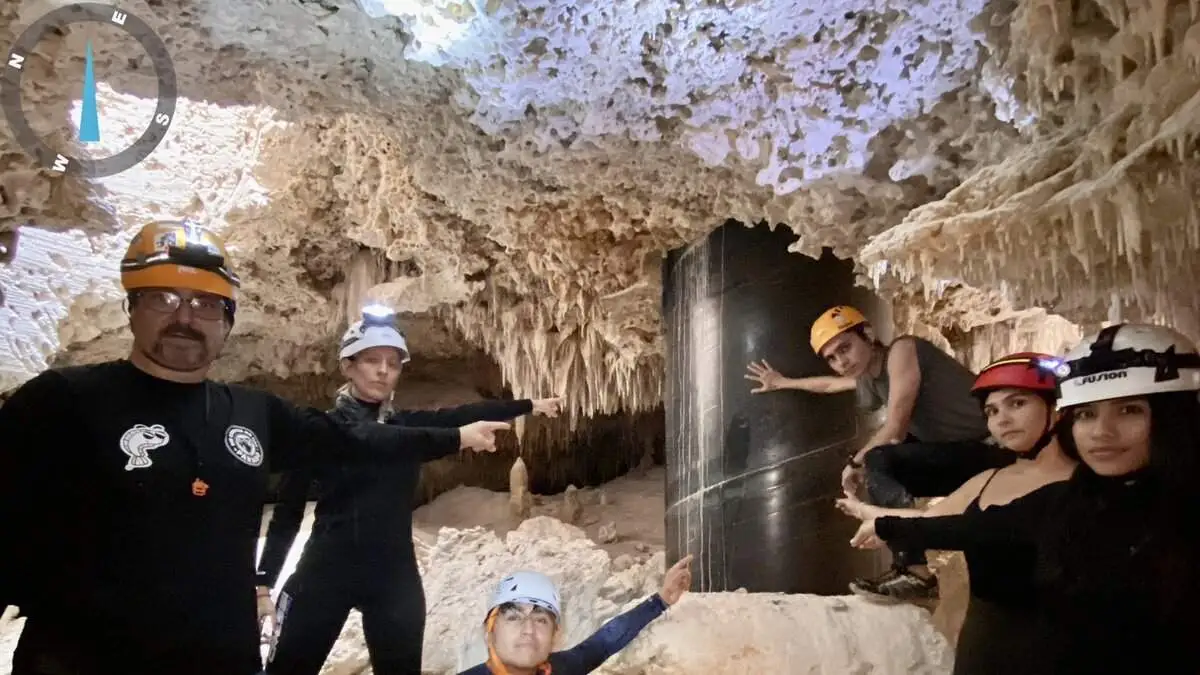 Exhiben cuevas perforadas por pilares de acero del Tren Maya en Yucatán