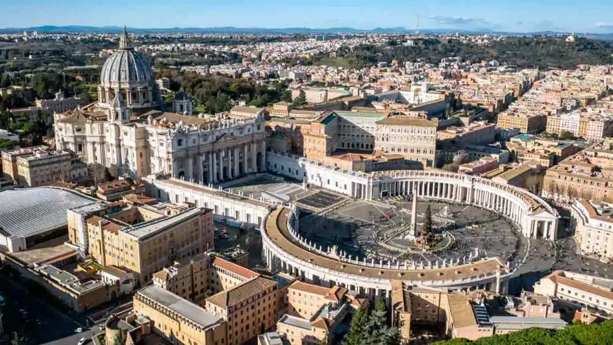 Sacerdote abusó sexualmente de menor seminarista en El Vaticano; va más de dos años a prisión