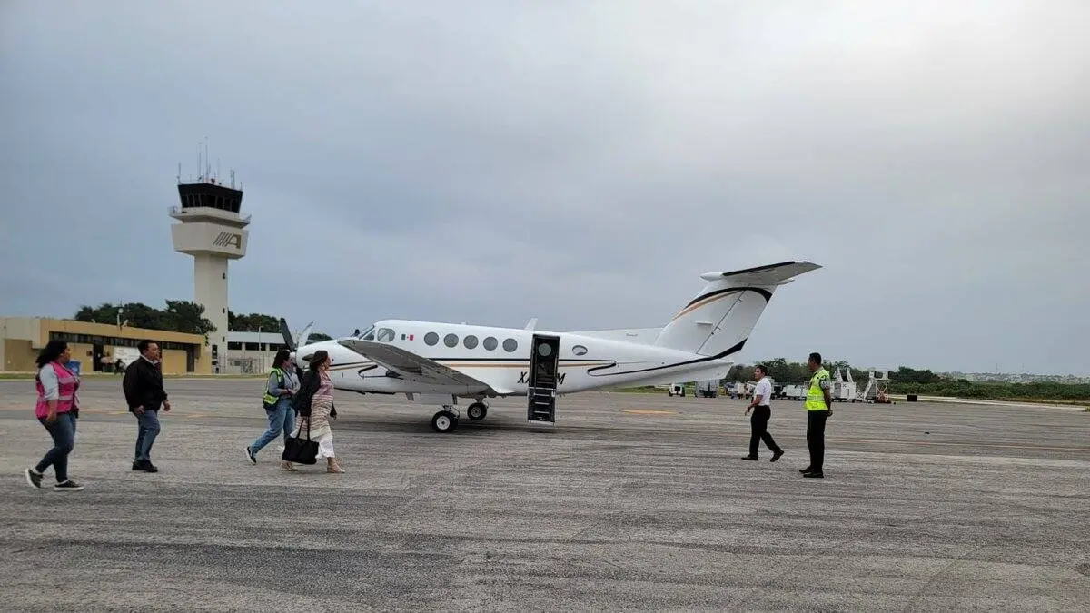 Captan a Xóchitl Gálvez usando avión privado de Campeche a Tabasco