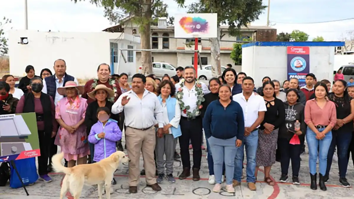 Alcalde de Puebla entrega obras en Santa María Guadalupe Tecola