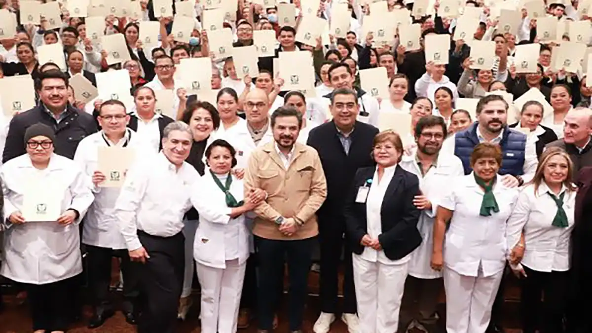 Entregan base laboral a 2 mil 667 trabajadores del IMSS-Bienestar en Puebla