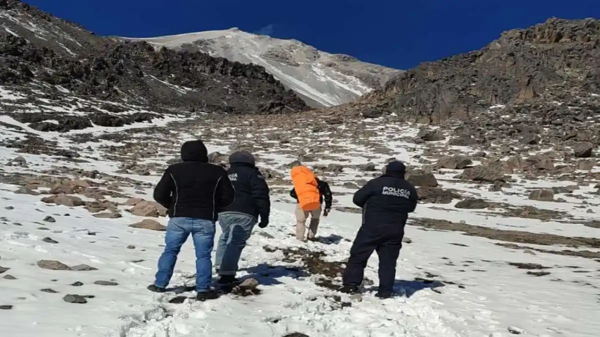 Rescatan a 10 alpinistas extraviados en el Pico de Orizaba; buscan uno más
