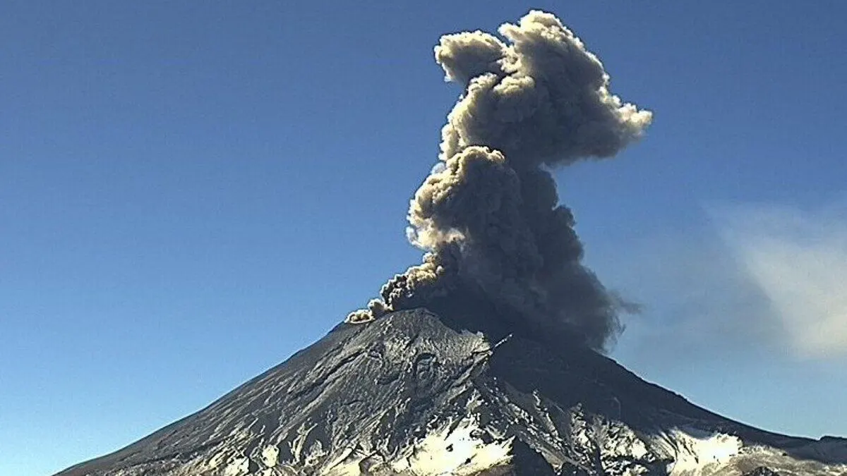 Popocatépetl se mantiene activo con emisión de fumarolas