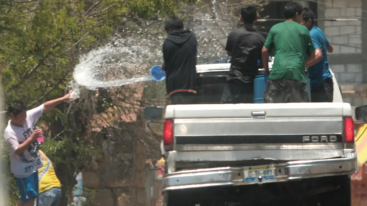 Habrá arrestos o multas por desperdiciar agua en Sábado de Gloria