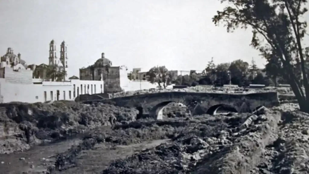 Foto antigua del Puente de Ovando de la ciudad de Puebla.