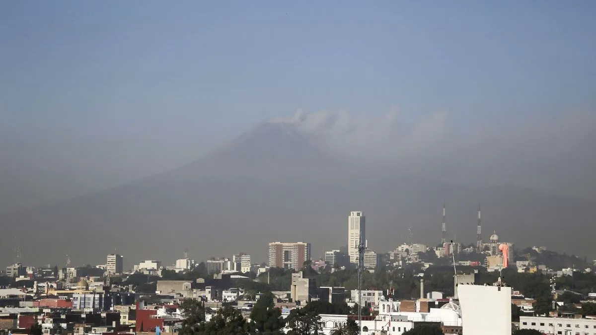 Puebla registra calidad del aire no satisfactoria; cae ceniza en 14 municipios