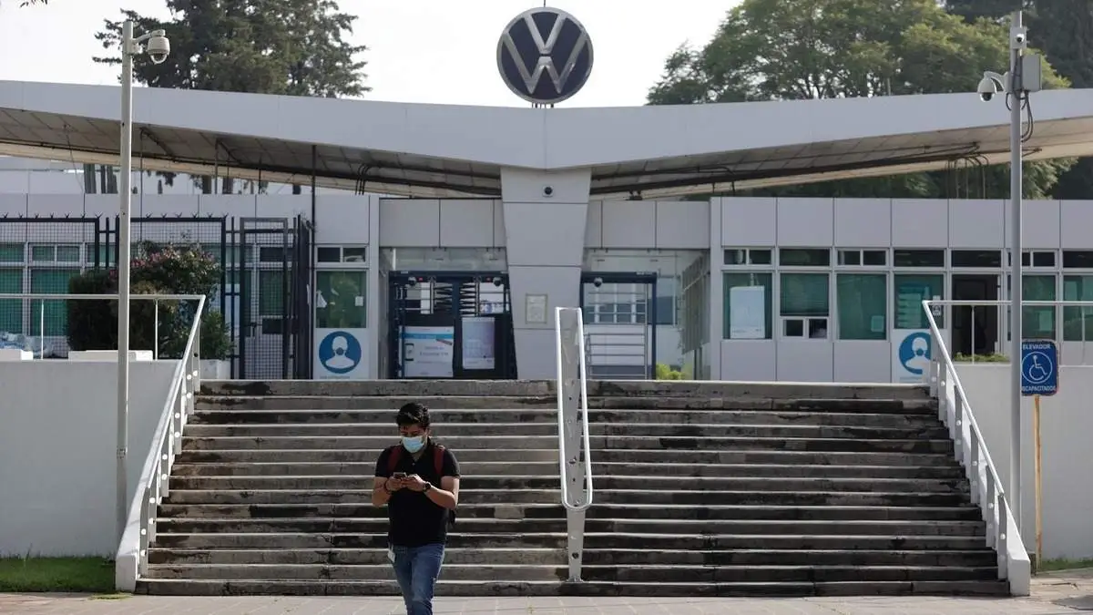 Adecúan turnos laborales para evitar parto técnico en Volkswagen