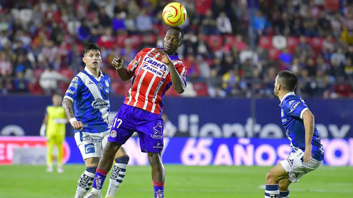 Club Puebla sigue en picada, pierde 0-3 ante San Luis