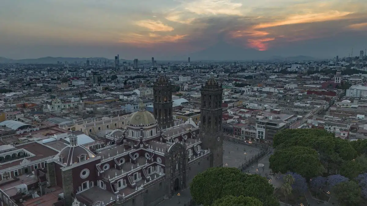 Cinco municipios de Puebla registran caída de ceniza del Popocatépetl