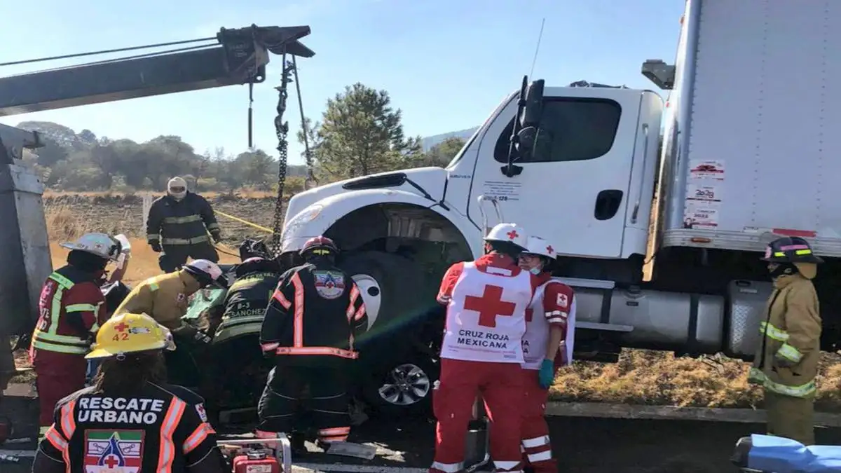 Dos muertos y seis lesionados deja accidente en la autopista Amozoc-Perote