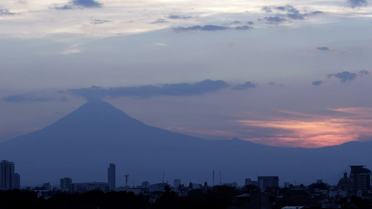 Calidad del aire en Puebla, afectada por residuos de ceniza volcánica