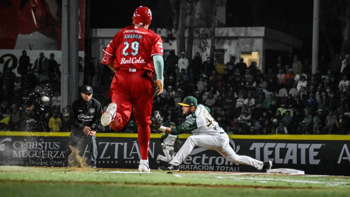 Pericos de Puebla cae 7-8 ante Diablos Rojos en el primer juego de temporada