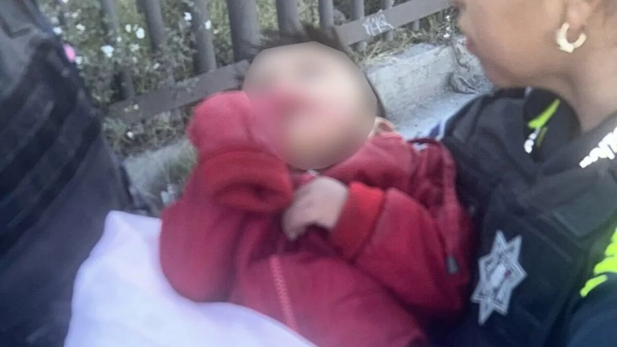 Abandonan a niño de dos años dentro de una maleta en Puebla