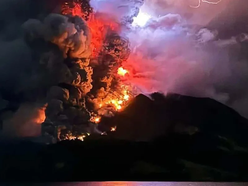 Volcán Ruang, en Indonesia, registra erupciones; hay riesgo de tsunami