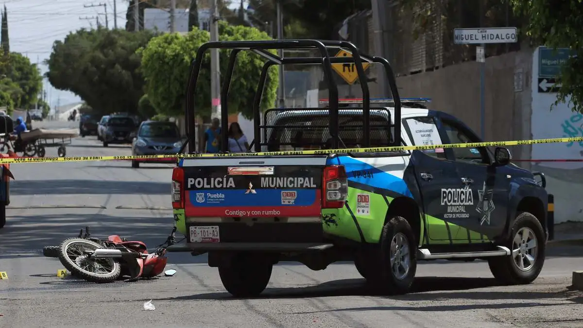 Persecución y balacera tras robo de una camioneta en Puebla; un detenido