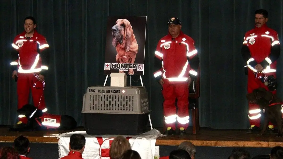 Cruz Roja Puebla rinde homenaje póstumo a “Hunter”, perro rescatista