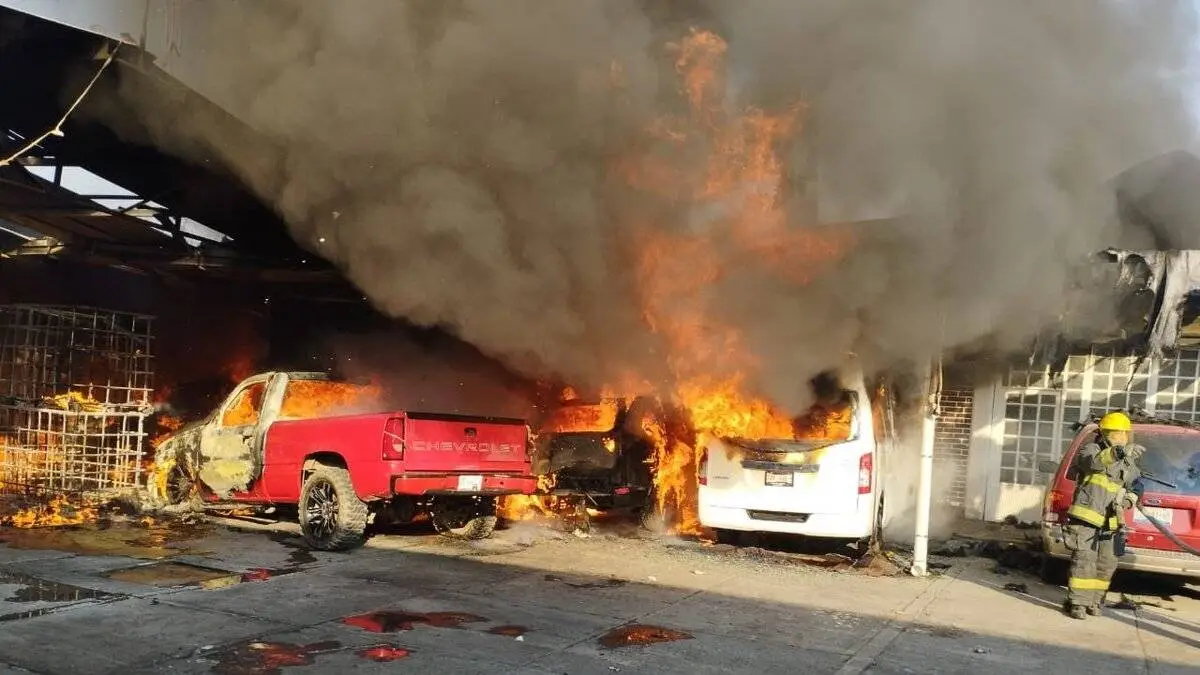 Se incendia fábrica de quesos en Santa Ana Xalmimilulco en Huejotzingo, Puebla