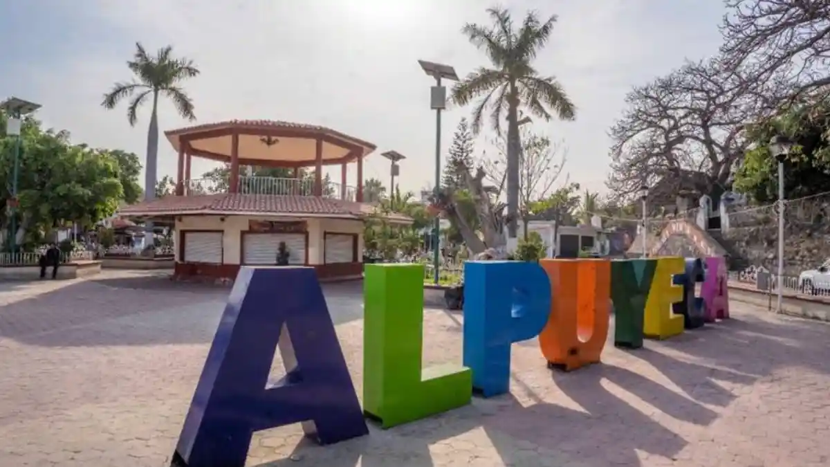 Letras monumentales ubicadas en Alpuyeca, Morelos.