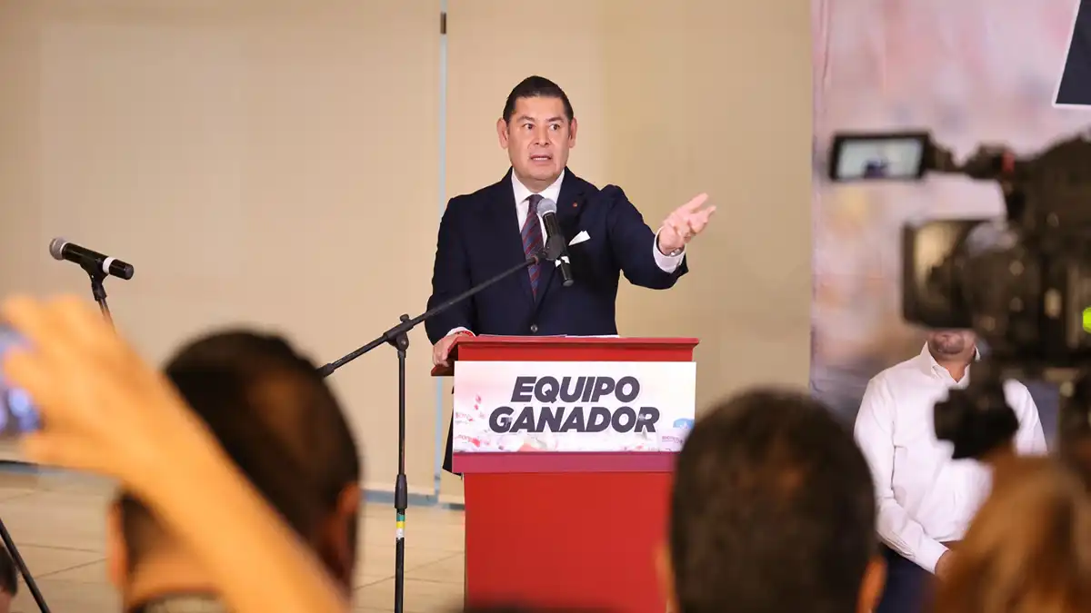Gobierno transparente, sin privilegios de poder y austero, ofrece Alejandro Armenta