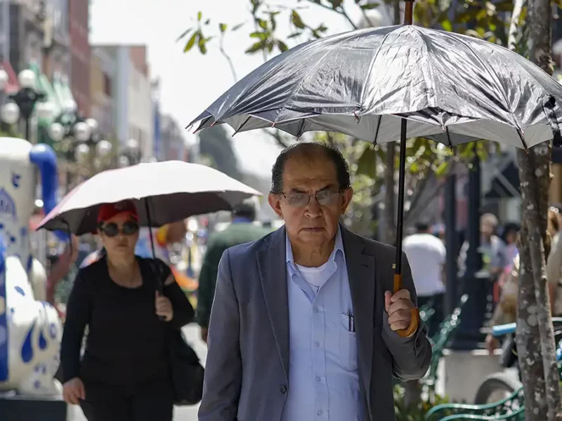 Salud lanza alerta ante golpes de calor en Puebla