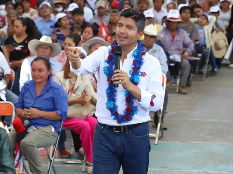 Eduardo Rivera realizó gira de campaña en Tehuitzingo