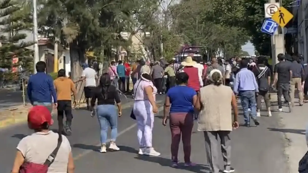 Enfrentamiento entre policías y franeleros en la Feria de Puebla