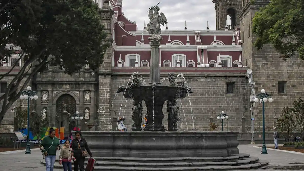 Por filmación, cierres viales en el centro de Puebla