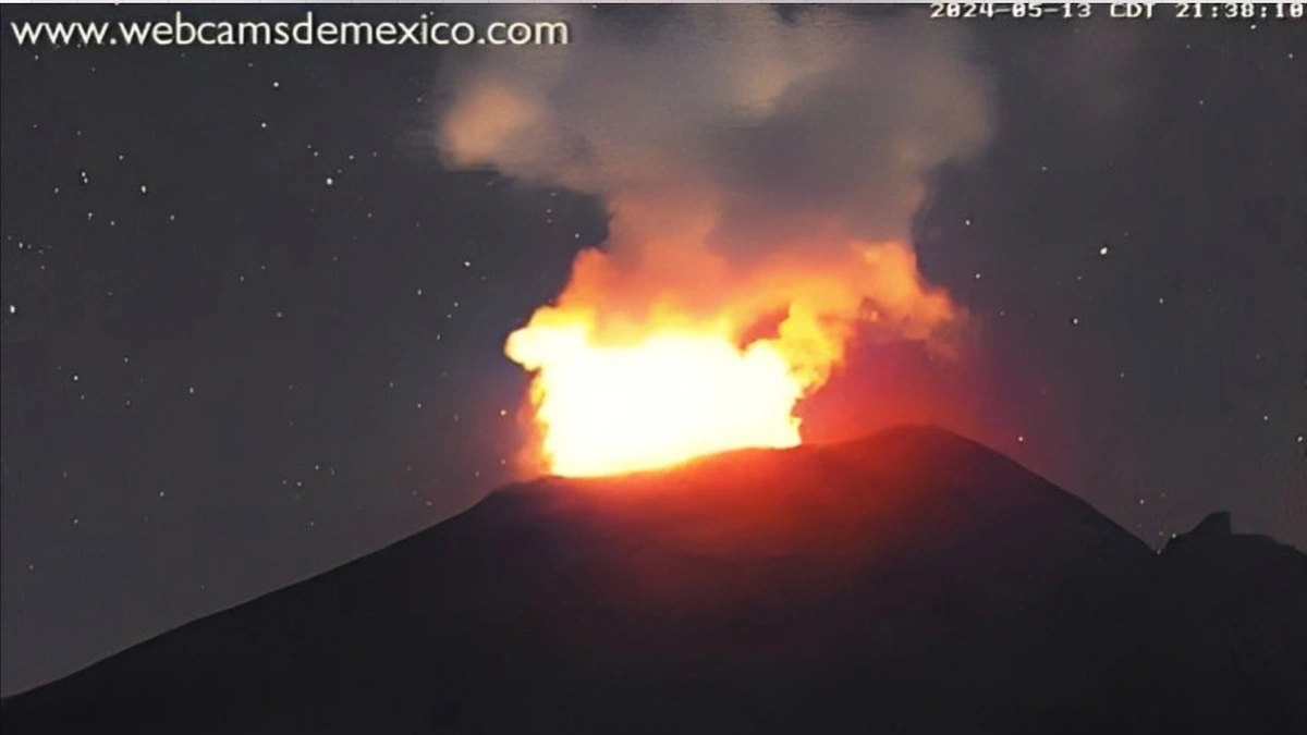 Popocatépetl lanza material incandescente