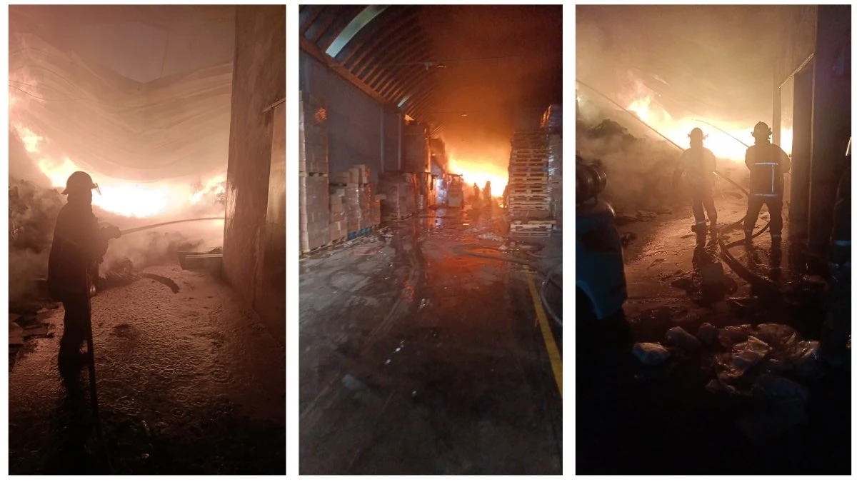 Incendio consume fábrica de veladoras en San Martín Texmelucan, Puebla