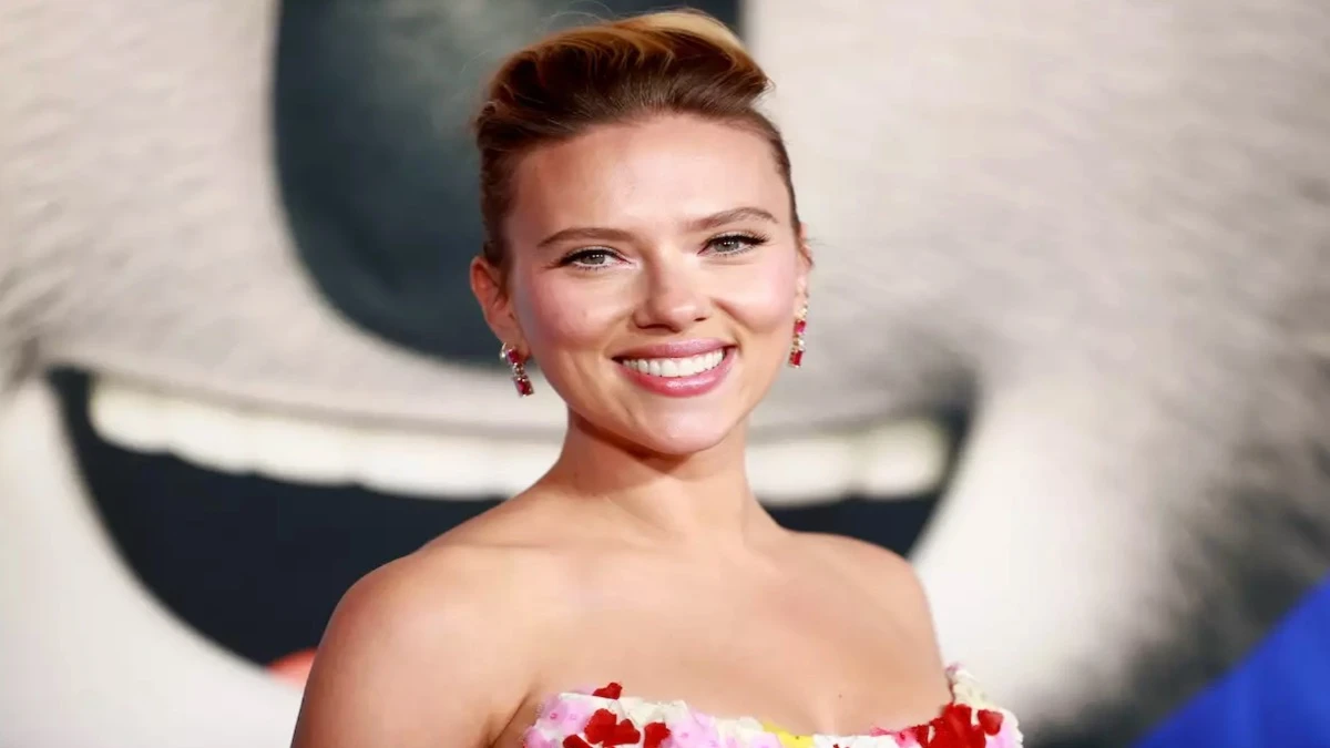 Scarlett Johansson acusa a OpenAI de “clonar” su voz; director se disculpa