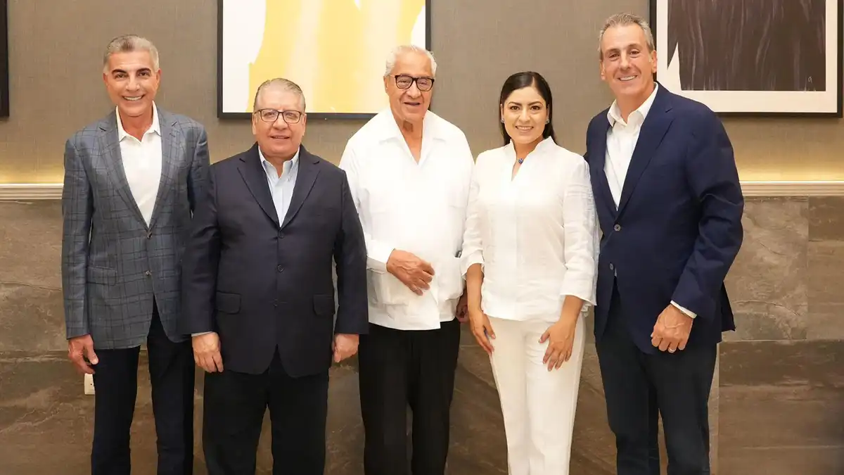 Pepe Chedraui se reúne con cuatro ex alcaldes de Puebla
