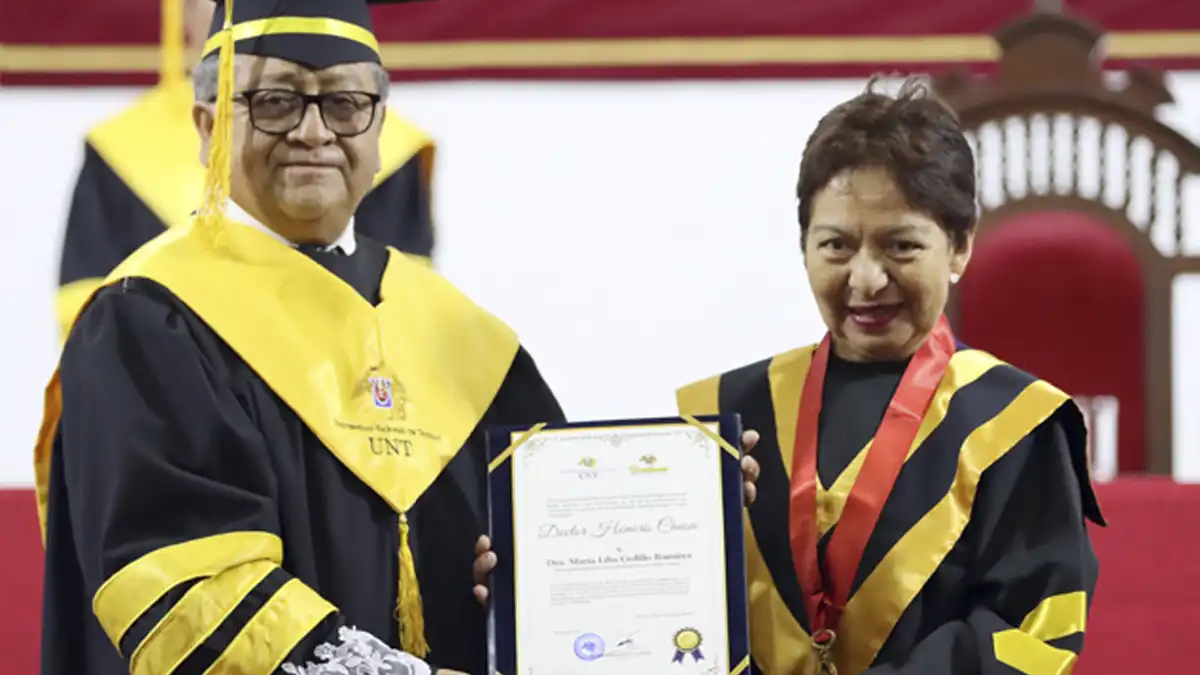 Rectora de la BUAP recibe Doctorado Honoris Causa en Perú