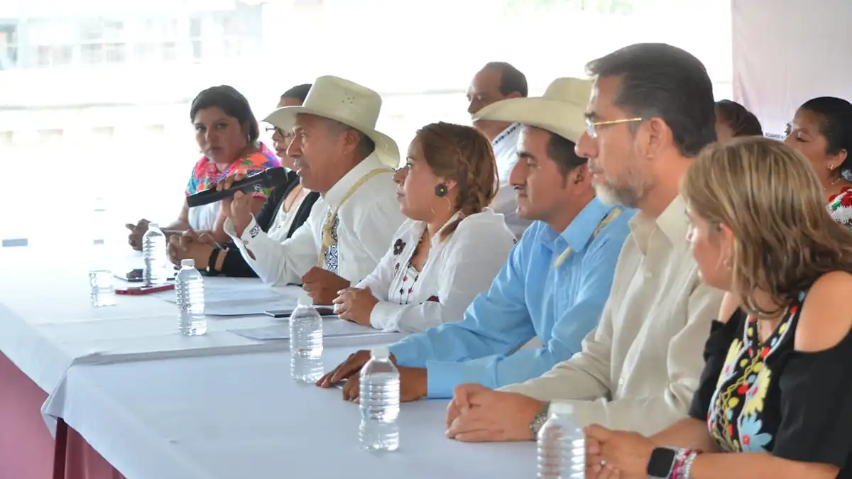 Indígenas exigen respeto a Eduardo Rivera; “un ´morenaco´ es gente del pueblo”, dicen