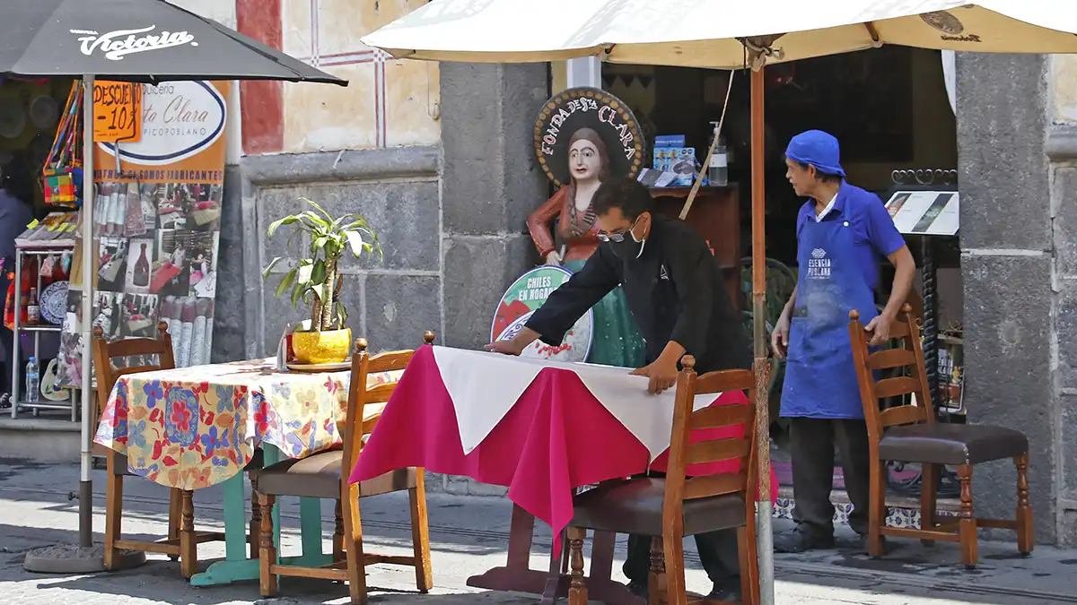 Restauranteros de Puebla acusan extorsión por parte de inspectores municipales